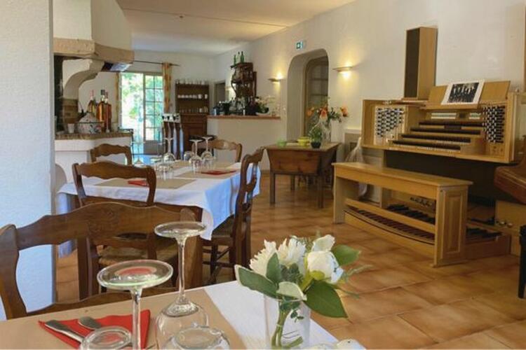 ntérieur cosy de la salle à manger – Human Restaurant Villecroze-les-Grottes