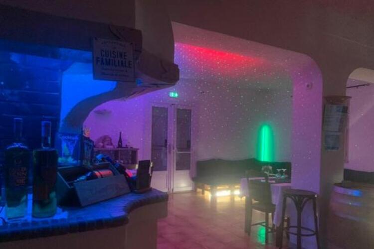 Ambiance conviviale au Human Pub Villecroze-les-Grottes