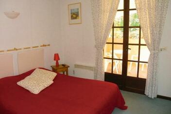 Chambre triple avec terrasse – Human Hotel Restaurant proche Verdon